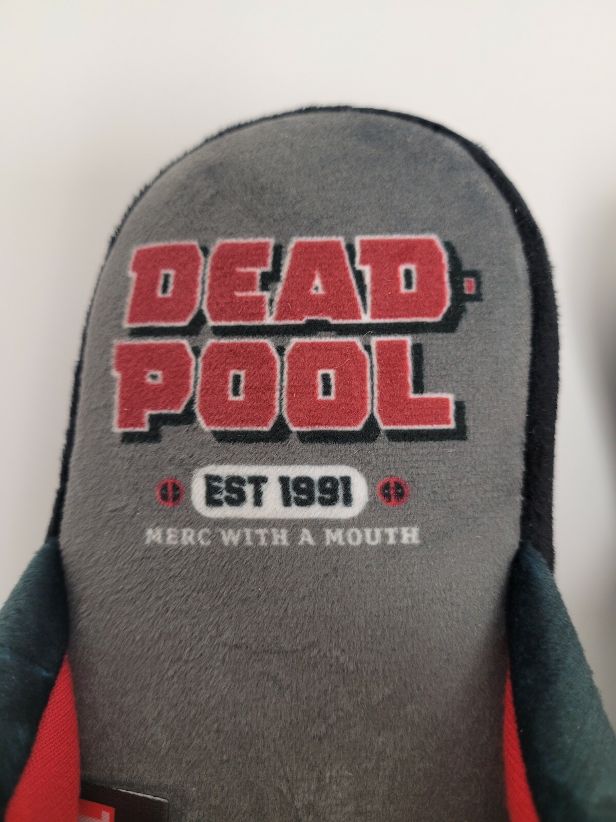 Marvel Deadpool Adult Slip On Slippers Size US 7.5 / EU 40