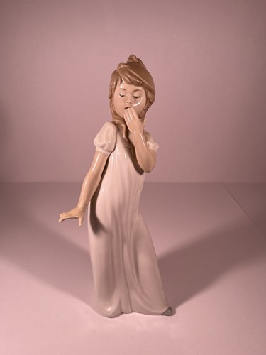 リヤドロ Lladro Nao by Lladro Girl Yawning Vintage NAO by Lladro - 