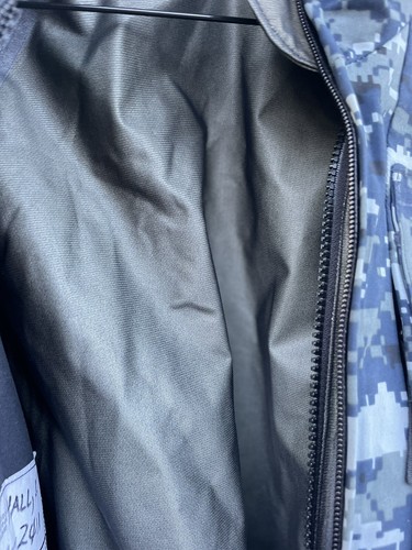 US Navy Blue Digital Camo Working Parka sz Med Reg Gore-Tex Waterproof Stow Hood