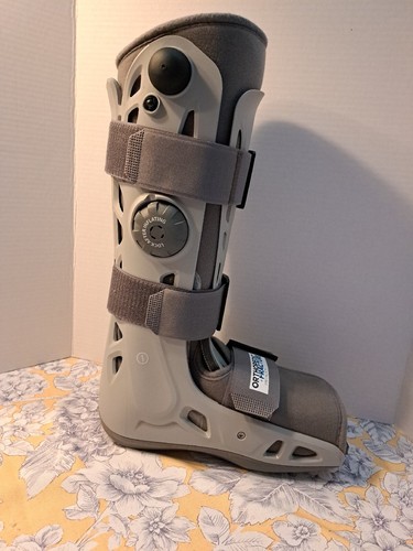 AIRCAST―MEDIUM Aircast AirSelect Standard Walker Brace / Walking Boot