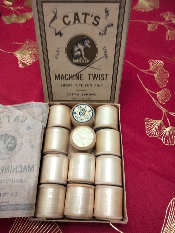 Mercerie Ancienne - Boite ComplÃ¨Te De 12 Bobines Substitue De Soie Cat'S