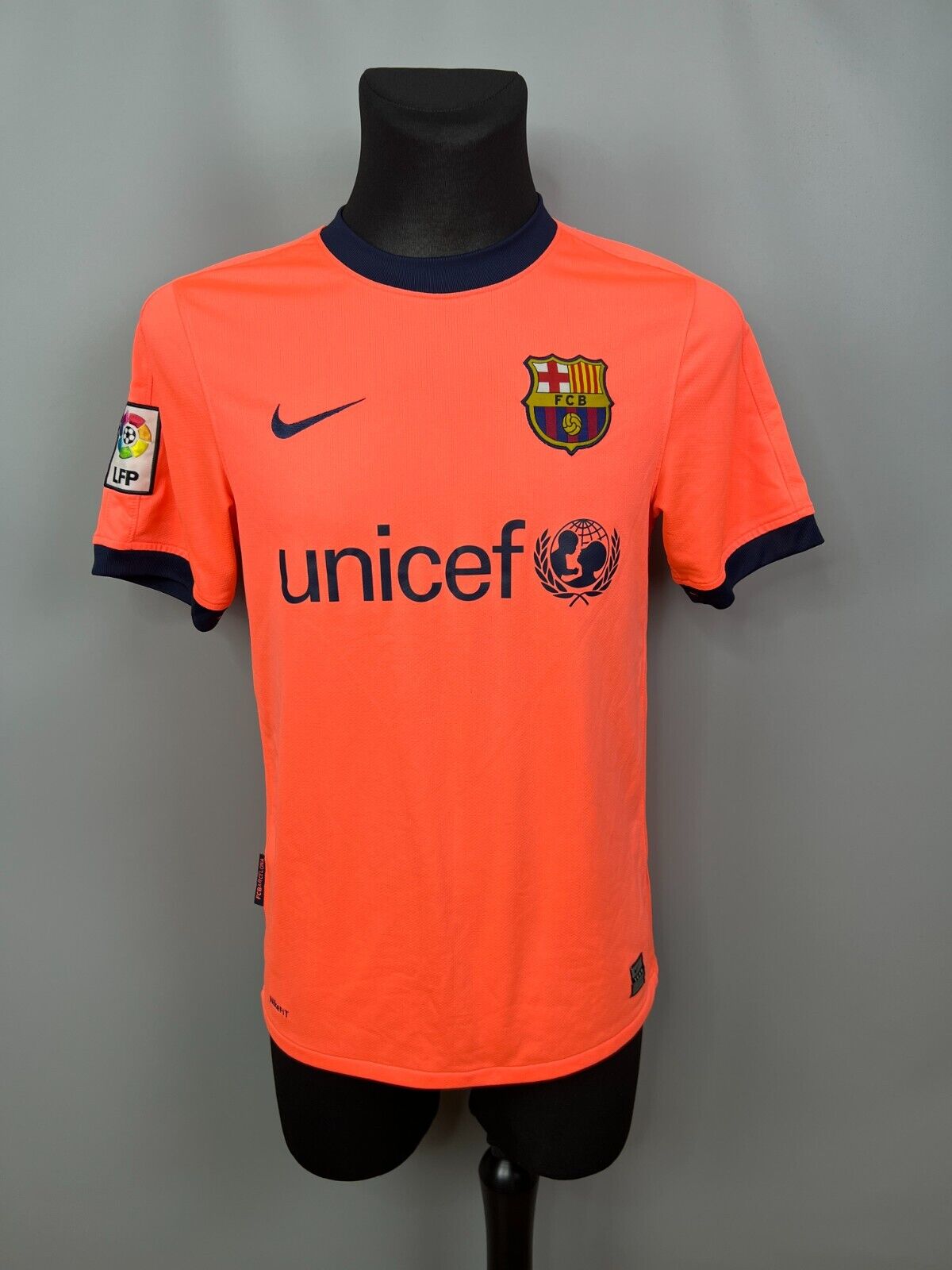 BARCELONA 2009 2010 AWAY SHIRT FOOTBALL SOCCER JERSEY NIKE BARCELONA 2009 2010 AWAY SHIRT FOOTBALL SOCCER JERSEY NIKE