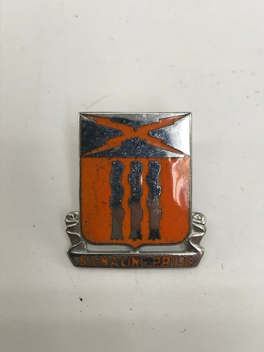 US Military Lapel Pin   111th Signal Batallion Unit Crest
