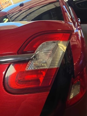 Used Right Lid Mounted Tail Light Assembly fits: FORD TAURUS Right 10 11 12