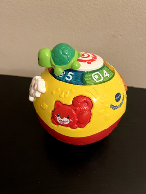 VTech Wiggle & Crawl Ball Wiggle and Crawl interactive Sounds Light Rolling Toy