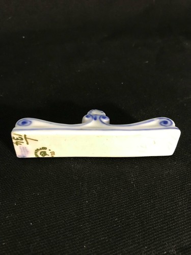ROYAL COPENHAGEN CHINA BLUE FLUTED PATTERN KNIFE REST 1/134