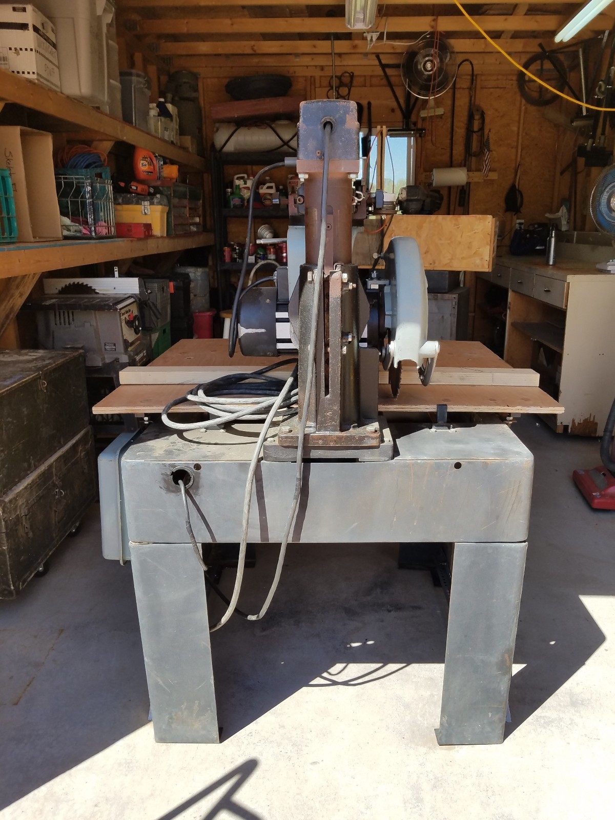 Delta 16 inch radial arm saw, Model 33-410
