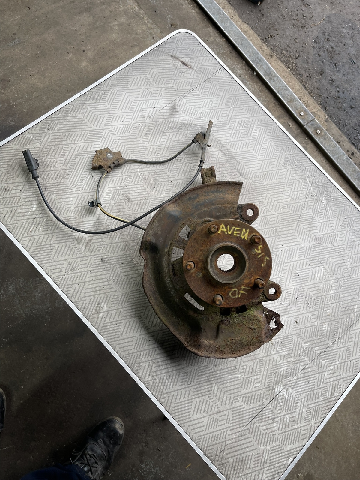 Toyota Avensis 2010 MK3 Off Side Front Wheel Hub 48520-05330