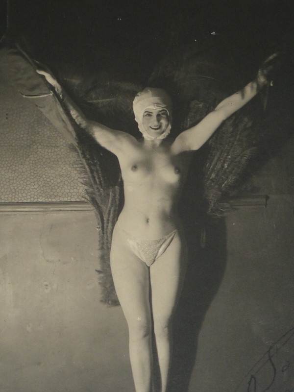 Photographie Noir Et Blanc Curiosa RÃ©Gina Dalthy 