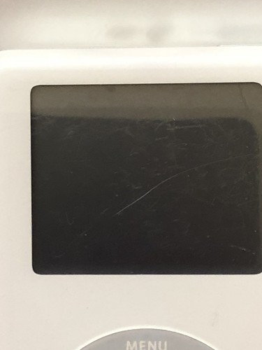 APPLE iPod 4th Gen White 20 GB FOR PARTS ONLY