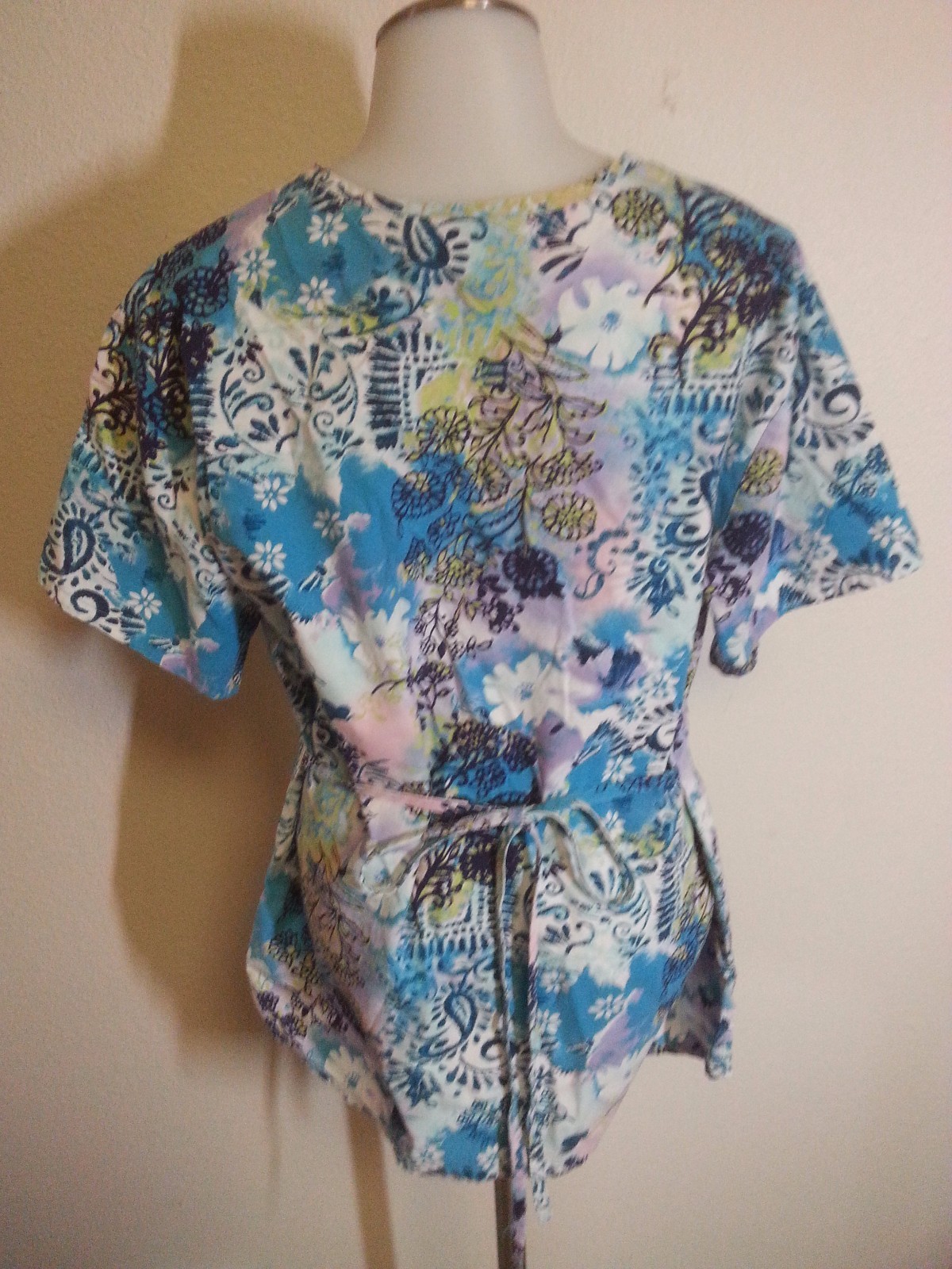 VLife M blue floral swirl scrub nurse doctor womens tie vneck medical print top