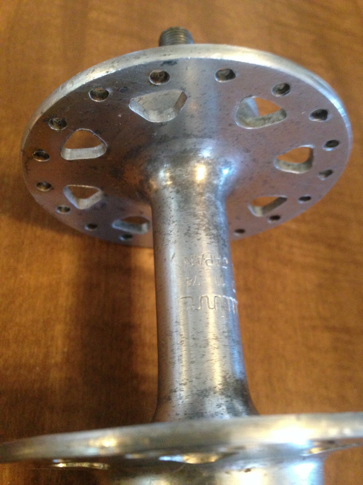 SCHWINN APPROVED 36 HOLE REAR HUB AND AXLE - 1974 - (JAPAN) - LeTOUR - BAG (LT3)