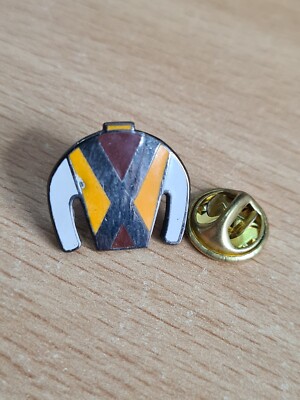 (E2) Pin’s gilet de course jockey france diffusion ?