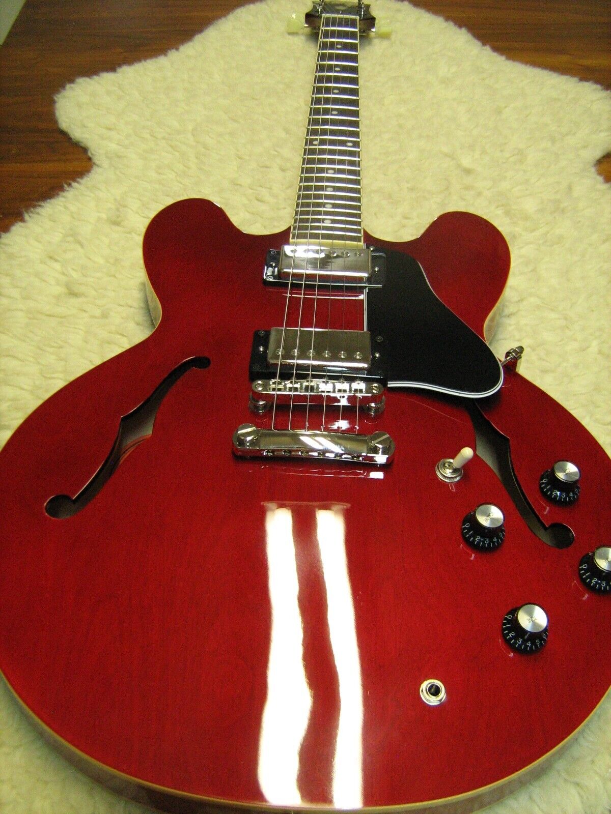 Epiphone 2023 ES335-IG Dot Cherry Semi Hollow Body w/Road Epiphone 2023 ES335-IG Dot Cherry Semi Hollow Body w/Road