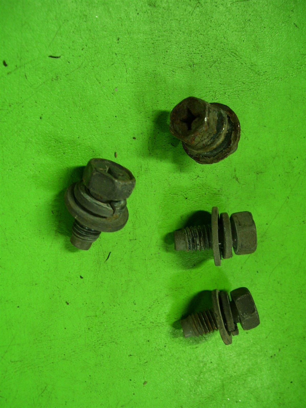 take 2ページ 85 300ZX Z31 2+0 Turbo VG30 Headlight Mounting Bolts OEM