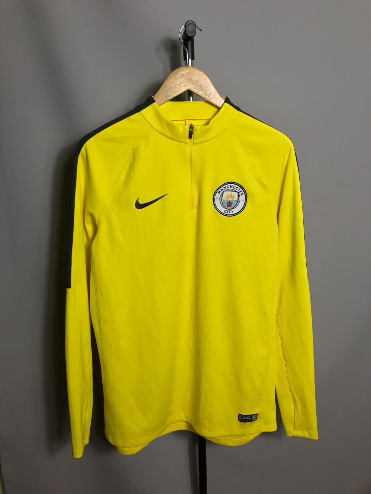 MANCHESTER CITY FOOTBALL SOCCER TRAINING 1/4 ZIP SWEATSHIRT