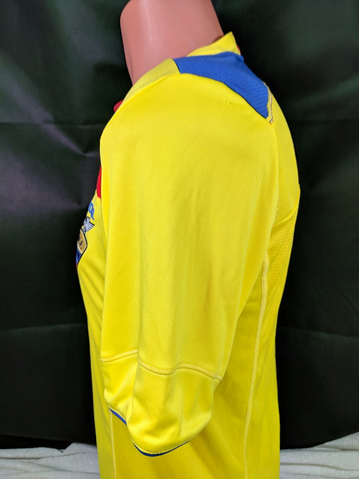 Ecuador Soccer Jersey Sz Medium Yellow Crest Marathon Hidrotec