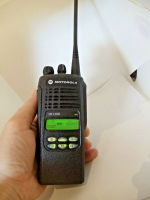 Motorola HT1250 403-470MHz UHF Two Way Radio AAH25RDF9AA5AN W/Battery. Buy it now for 99.99
