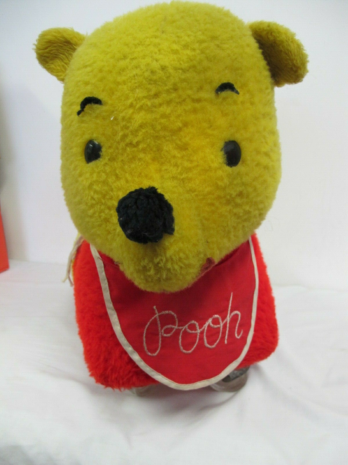 VINTAGE DISNEY WINNIE THE POOH RIDE ON PLUSH ON WHEELS 70'S