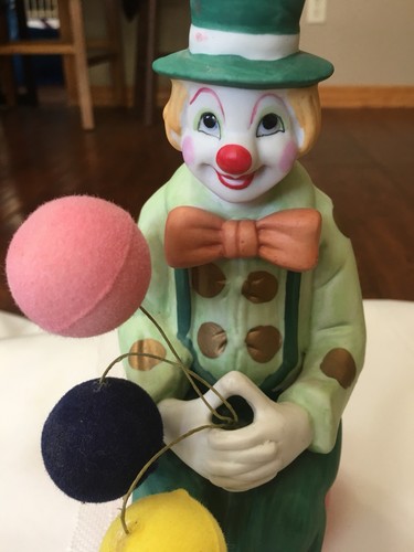 Vintage Enesco Porcelain Clown Figurine Green Hat w/ Outfit  8