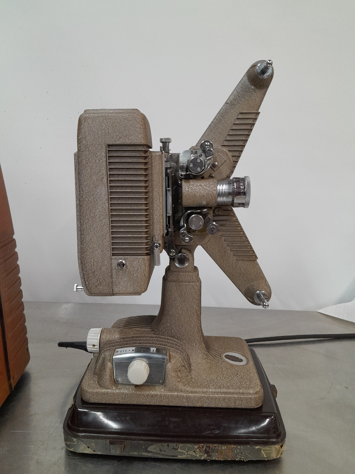 Revere Model 48 - 16mm Film Projector w/Case, Cord, Reel | eBay Revere Model 48 - 16mm Film Projector w/Case, Cord, Reel | eBay