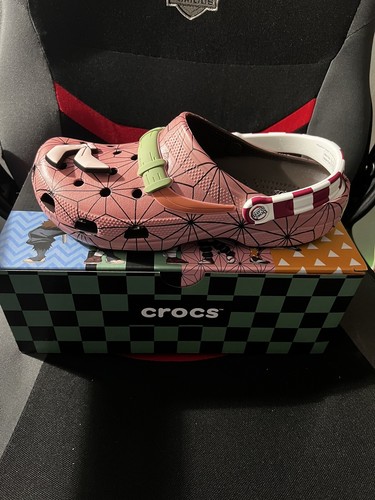 国内配送 CROCS DEMON SLAYER NEZUKO CLOG MULTI Crocs x Demon Slayer Nezuko Classic Clog Size 14 Men's - w