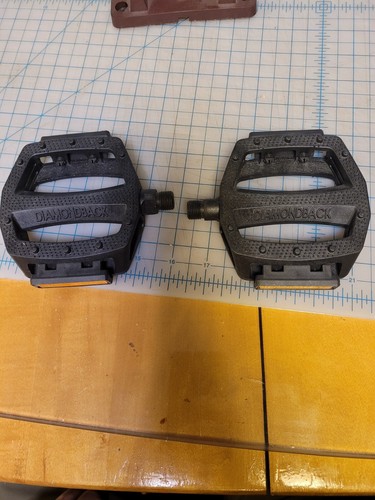 Diamondback 10 Studded Bicycle Platform Pedals 1/2 Inch Blac