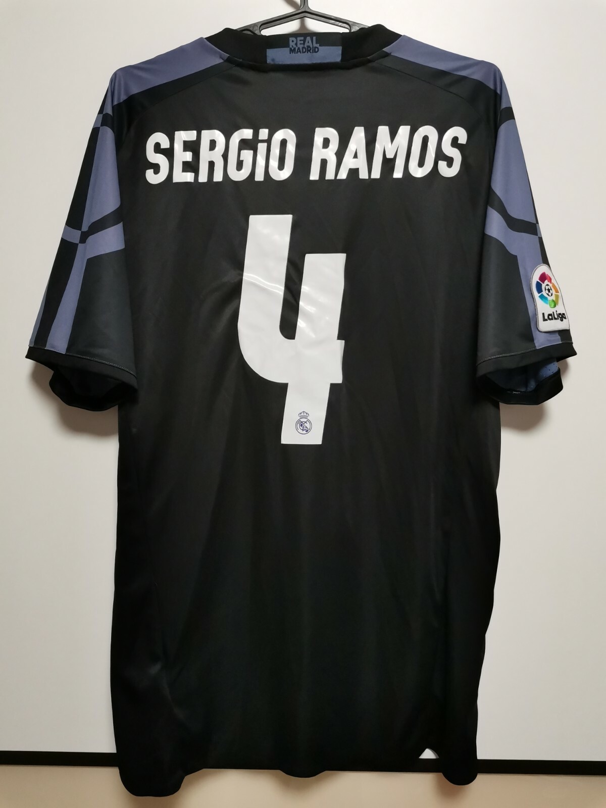 SIZE XL REAL MADRID 2016-2017 THIRD FOOTBALL SHIRT JERSEY SIZE XL REAL MADRID 2016-2017 THIRD FOOTBALL SHIRT JERSEY