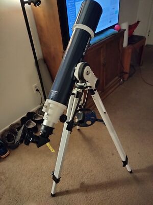 Celestron Omni AZ 102 Refractor Telescope 2 Eyepieces Starry Night