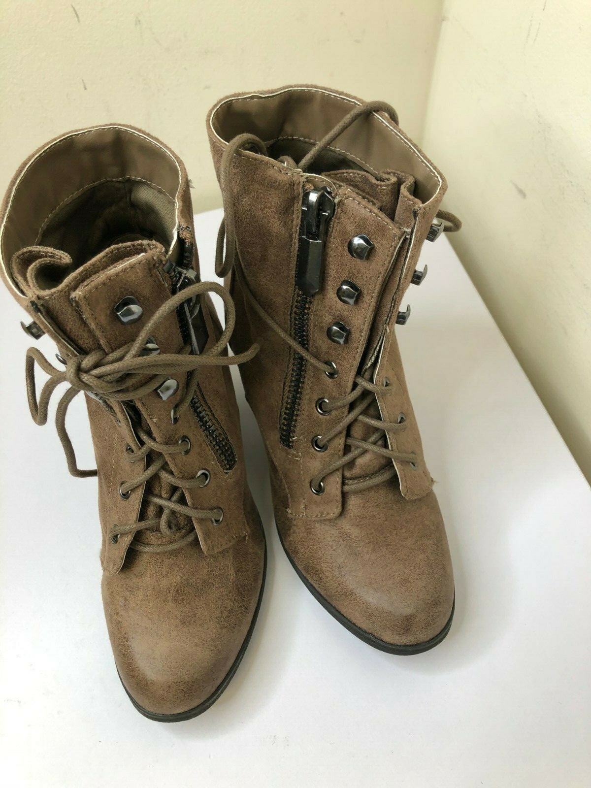 Qupid Women's Adjustable Boot Color Taupe Oil Finish Size 6.5