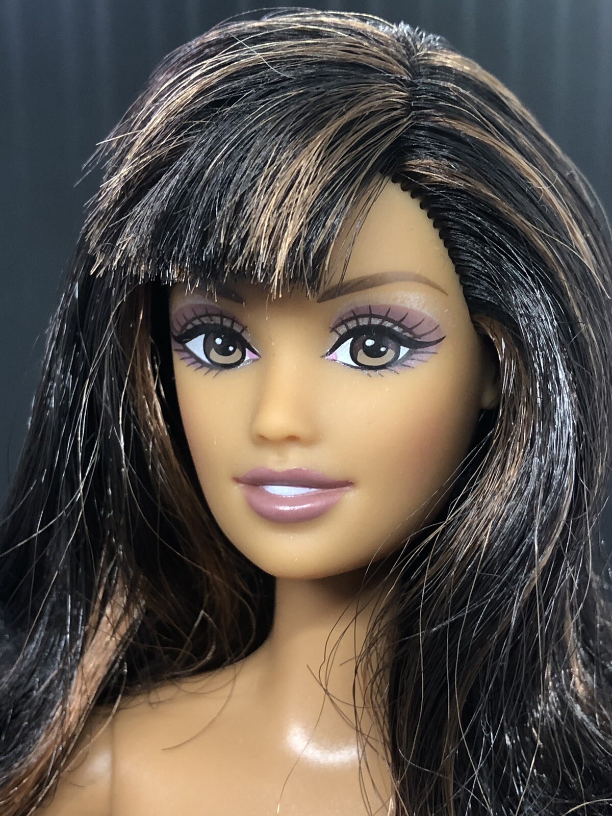 2005 Fashion Fever Tia Barbie Doll Made To Move Hispanic J1327 for OOAK Repaint