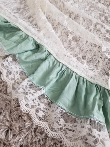 ANTIQUE VTG HANDMADE 84X130 LG NET LACE BEDSPREAD COVERLET IVORY TAMBOUR FLOWERS