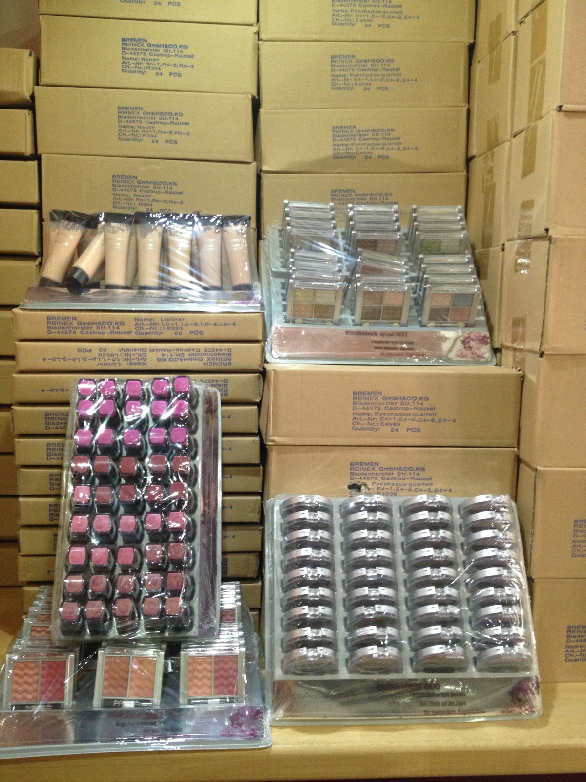 Lot Revendeur De 50 Maquillages Levres Yeux Teint Ongles Sacaya Nocibe Et Autre Ebay