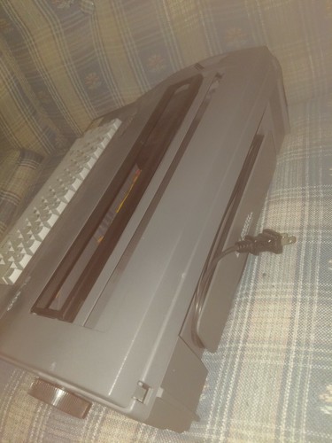 Smith Corona SL 500 Electric Portable Typewriter with Cover