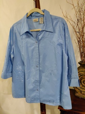 Classic Elements Womens L collared blue embroidered button down top EUC