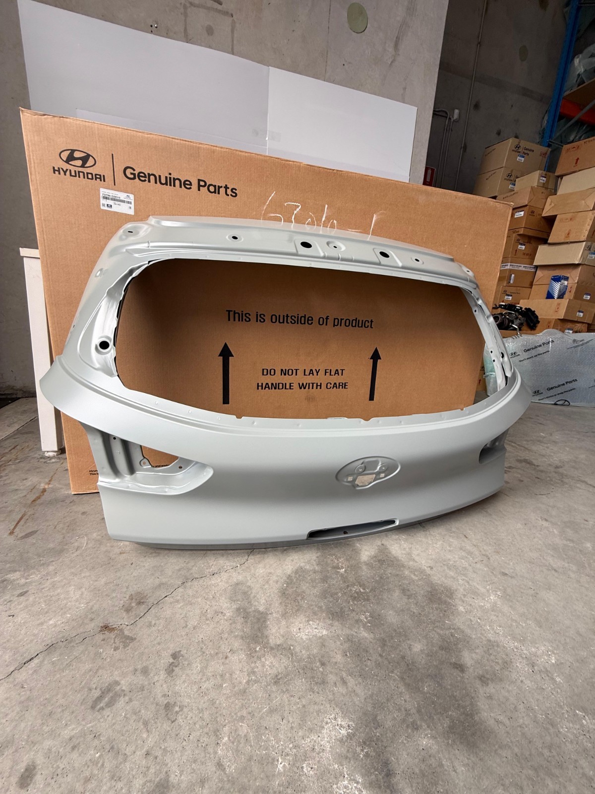 PANEL ASSY-TAIL GATE Part number: 73700G3010 -I30 - thumbnail 4