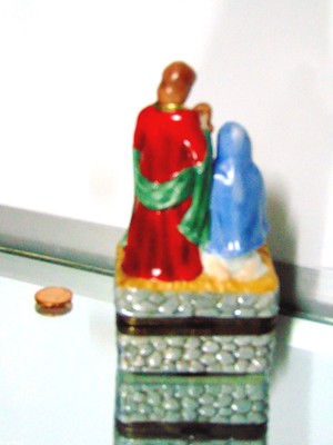 NEW Macys Store NATIVITY MUSIC BOX Holy Family Christmas Trinket Box Figurine!
