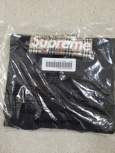 Tシャツ・カットソー Supreme Burberry Box Logo Tee SS22 Week 3 Supreme Burberry Box Logo Tee (SS22) - $54