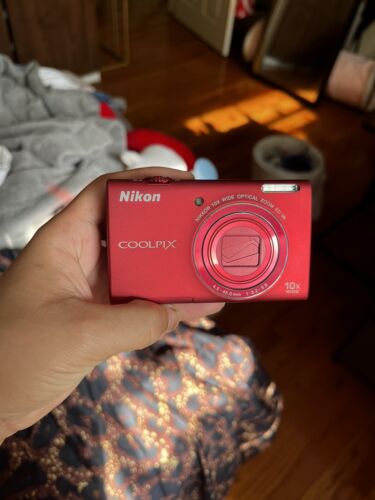 Nikon COOLPIX S6200 16.0MP Digital Camera 10 x Optical Zoom Nikon COOLPIX S6200 16.0MP Digital Camera 10 x Optical Zoom