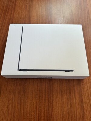 Apple MacBook Air 13-inch 2022 M2 / 8GB RAM / 256GB SSD (Open Box) Midnight