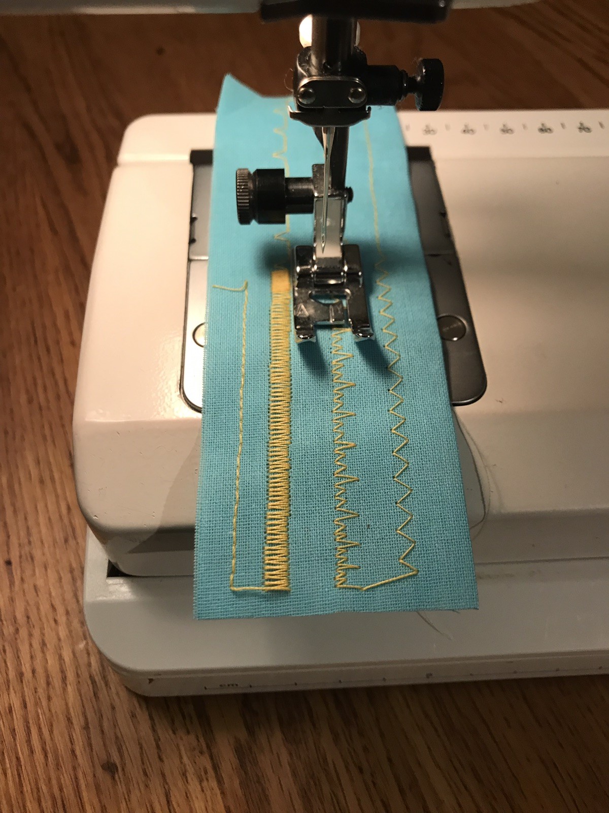 ELNA CARINA SEWING MACHINE WITH MANY ACCESSORIES