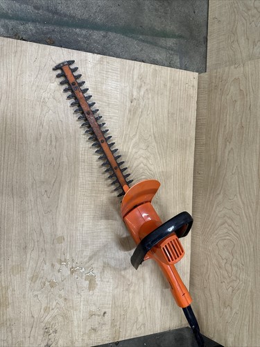 Black & Decker #8124 - 16" Deluxe Electric Shrub & Hedge Trimmer - Excellent