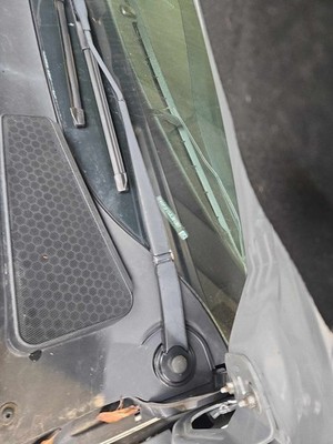 Used Left Wiper Arm fits: FORD FOCUS 12 13 14 15 16 17 18