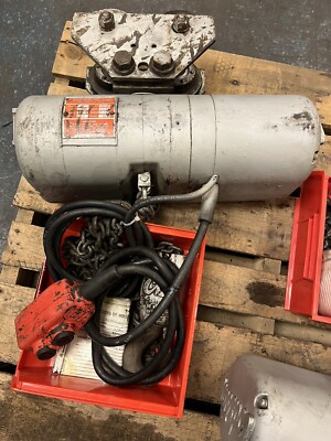 CM,H,Electric Hoist 1 Ton 3ph 208-220/440V 10 FT Chain 8 FPM 1/2hp w Trolley