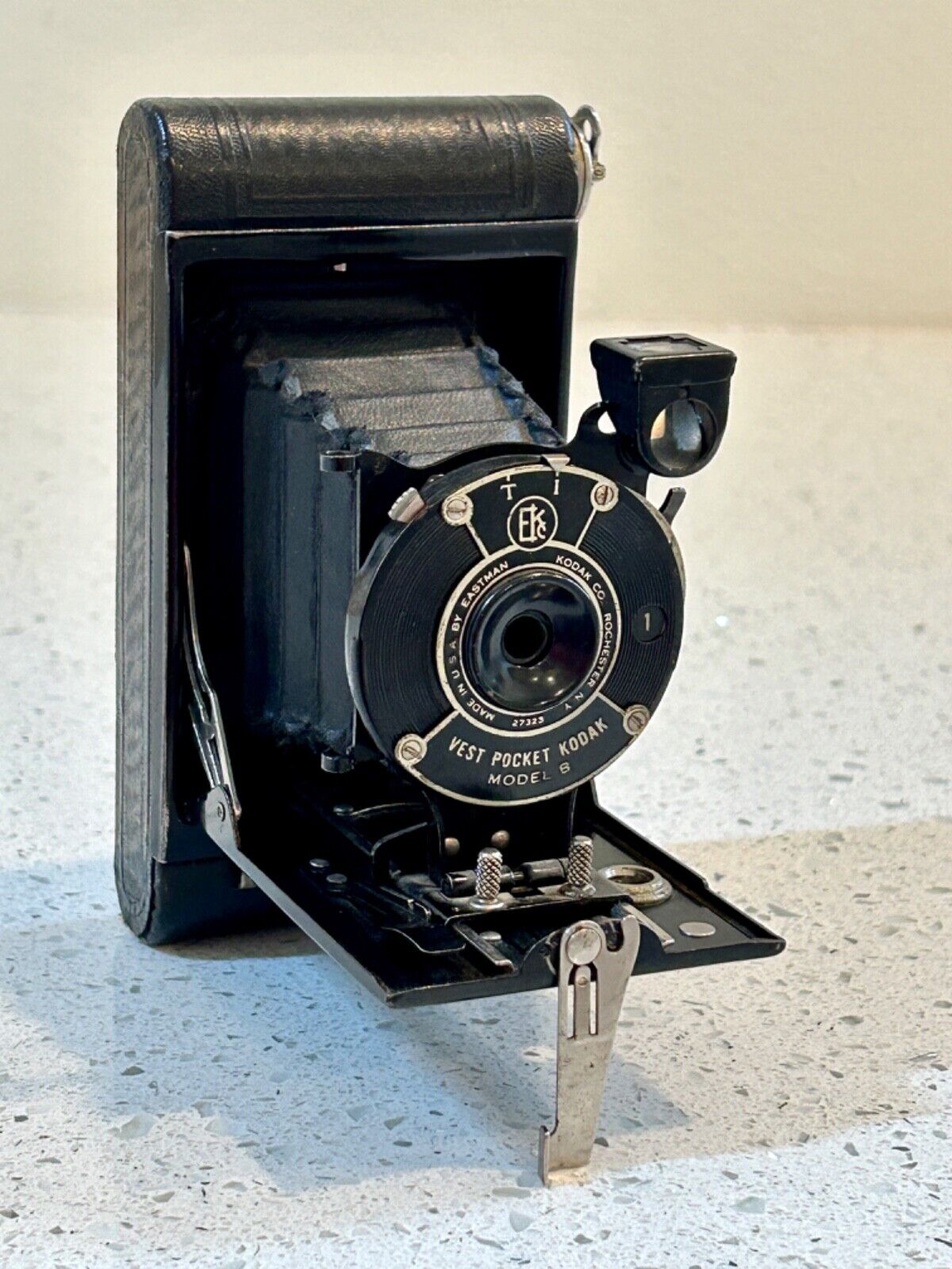 Vintage 1920's Kodak Vest Pocket Model B Camera 27323 - Uses Vintage 1920's Kodak Vest Pocket Model B Camera 27323 - Uses