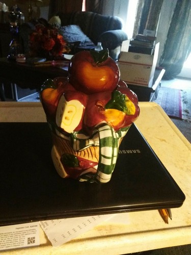 Ceramic  Apple  Harvest  Tea  Pot  ~  Young's   Exclusive  1999  -  Pre-Owned