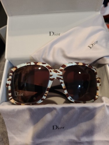 Dior サングラス 54サイズ andギフトボックス付き New! Dior Lady Dior Studs 54MM Black/Gold Sunglasses