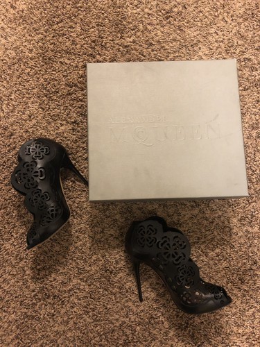 $1195 NEVER WORN Alexander Mcqueen Black heels Size 7.5