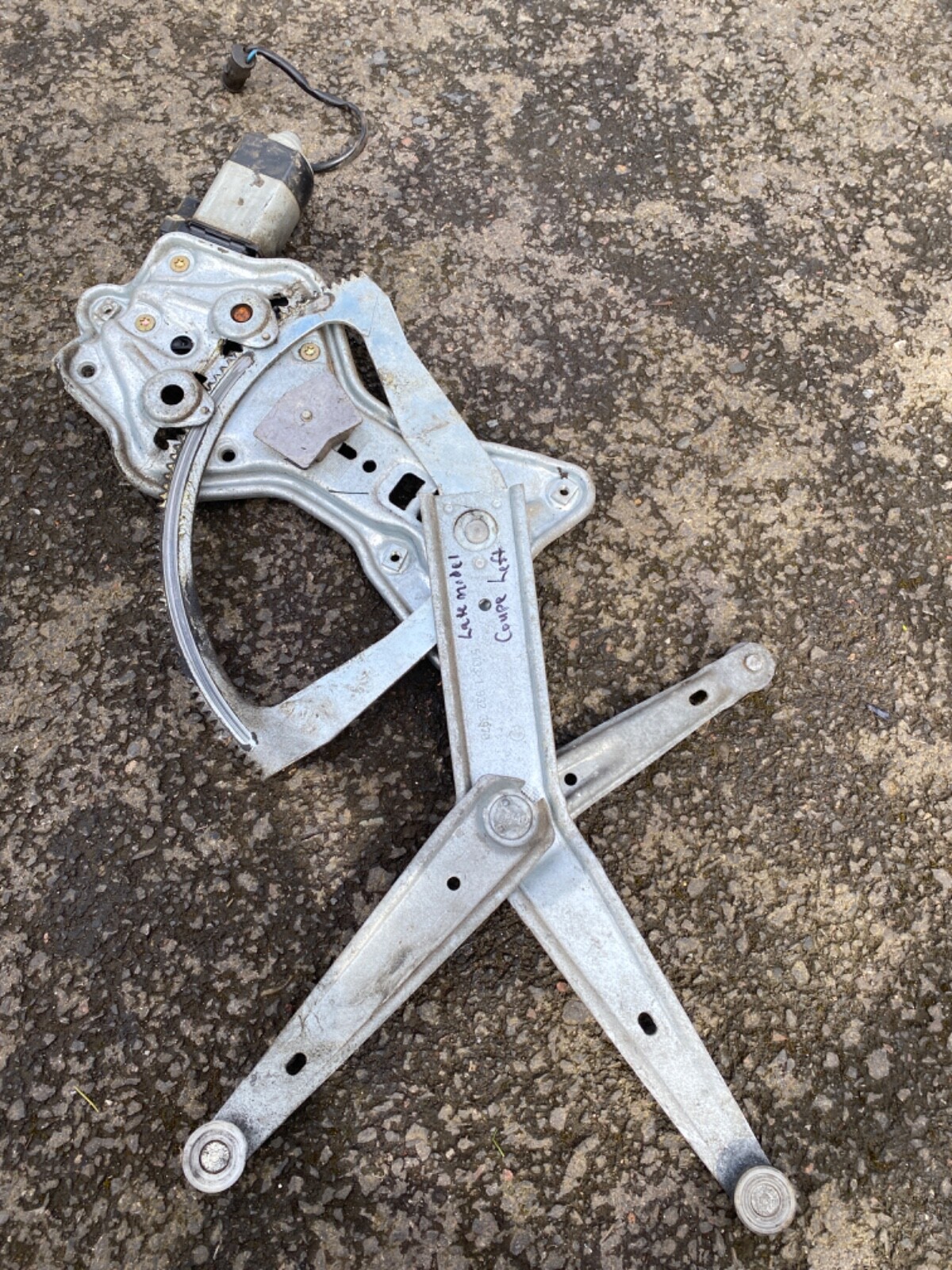 BMW E30 Oem Front left Window Regulator Coupe 513219323970のeBay公認海外通販｜セカイモン