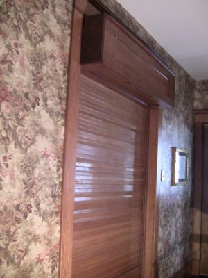 VICTORIAN ANTIQUE OAK WOOD TAMBOUR DOOR PARTITION OVERHEAD ROLL UP PARLOR ENTRY